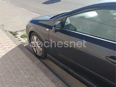 Usado Opel Astra GTC Cosmo 120 CV (88 kW) 2004 Negro Berlina