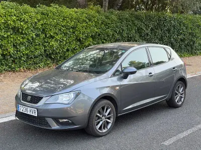 Usado Seat Ibiza I-Tech 105 CV (77 kW) 2014 Gris / plata Berlina