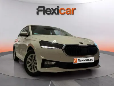 Usado Skoda Fabia Ambition 110 CV (80 kW) 2023 Blanco Utilitario