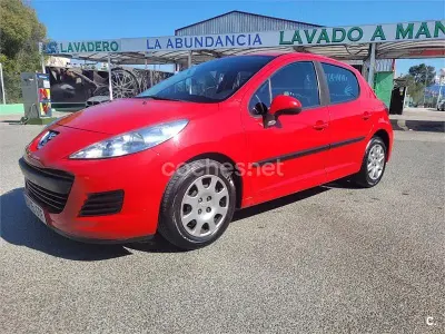 Usado Peugeot 207 90 CV (66 kW) 2010 Rojo Berlina