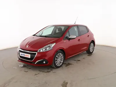 Usado Peugeot 208 Style 82 CV (60 kW) 2018 Rojo Utilitario