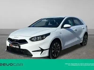 Usado Kia Ceed 100 CV (73 kW) 2024 Blanco Utilitario