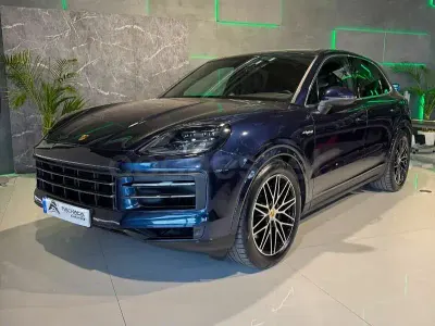 Usado Porsche Cayenne E-Hybrid Platinum Edition 462 CV (339 kW) 2023 Azul SUV