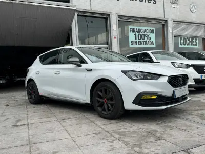 Usado Seat Leon Style 115 CV (84 kW) 2022 Blanco Berlina