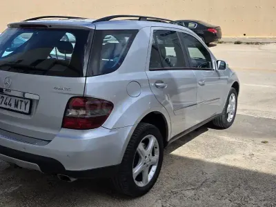 Usado Mercedes ML420 306 CV (225 kW) 2008 Gris / plata SUV