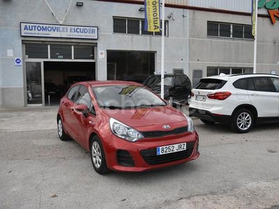 Granate Usado 2016 Kia Rio Berlina | 10.000 € (Un poco caro)