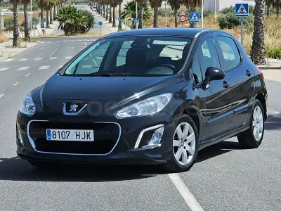 Usado Peugeot 308 Active 92 CV (67 kW) 2012 Gris / plata Berlina