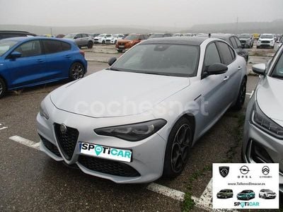 Gris / plata Usado 2024 Alfa Romeo Giulia Competizione Berlina | 38.900 € (Caro)