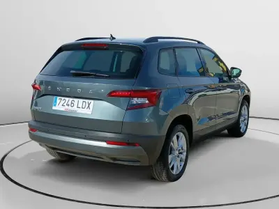 Usado Skoda Karoq Ambition 150 CV (110 kW) 2020 Gris SUV