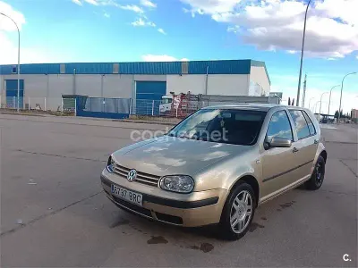Używany VW Golf IV Conceptline 75 KM (55 kW) 2001 Żółty Sedan/Limuzyna