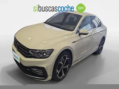 Usado VW Passat R-line 150 CV (110 kW) 2020 Blanco Berlina