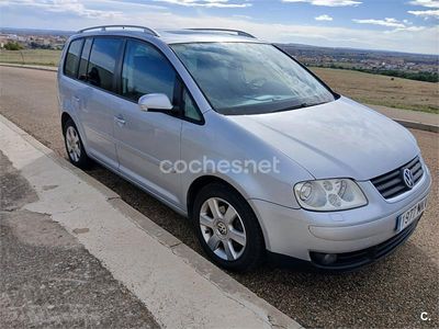 Gris / plata Usado 2003 VW Touran Trendline Monovolumen | 5000 € (Un poco caro)