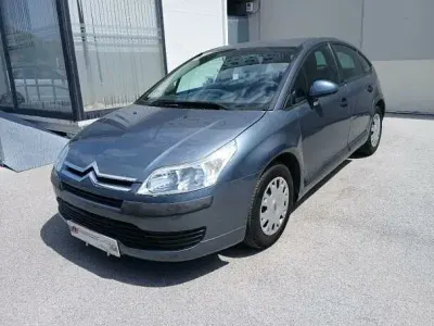 Usado Citroën C4 Seduction 90 CV (66 kW) 2007 Plateado