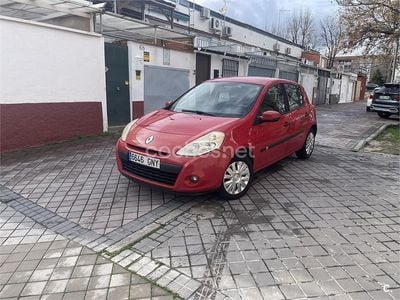 Usado Renault Clio II Expression 70 CV (51 kW) 2009 Rojo Berlina