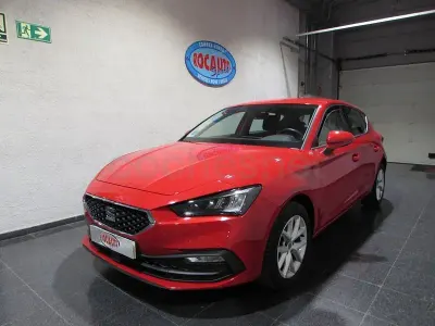 Usado Seat Leon Reference 110 CV (80 kW) 2022 Rojo Berlina