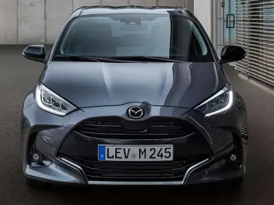 Usado Mazda 2 Comfort 116 CV (85 kW) 2022 Marrón Utilitario