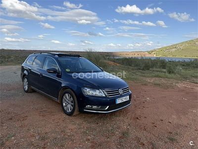 Usado VW Passat Highline 140 CV (102 kW) 2011 Azul Familiar