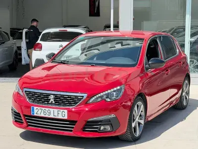 Usado Peugeot 308 GT-line 130 CV (95 kW) 2020 Granate Berlina