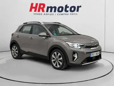 Usado Kia Stonic 120 CV (88 kW) 2022 Verde SUV