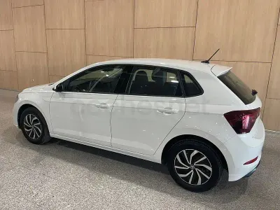 Usado VW Polo Life 95 CV (69 kW) 2023 Blanco Utilitario
