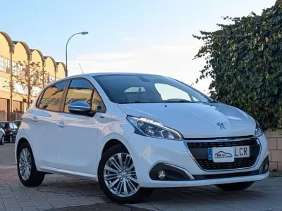 Usado Peugeot 208 Signature Sky 99 CV (72 kW) 2019 Blanco Utilitario