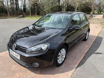 Usado VW Golf VI 105 CV (77 kW) 2010 Negro Utilitario