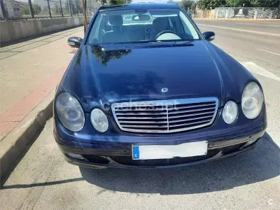 Usado Mercedes E270 Avantgarde 170 CV (125 kW) 2003 Azul Berlina