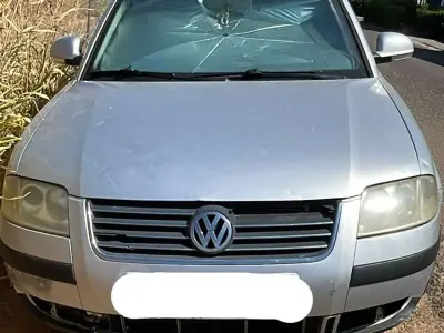 Usado VW Passat 101 CV (74 kW) 2005 Gris Berlina