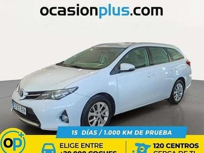 Usado Toyota Auris Touring Sports Active 132 CV (97 kW) 2014 Blanco Familiar
