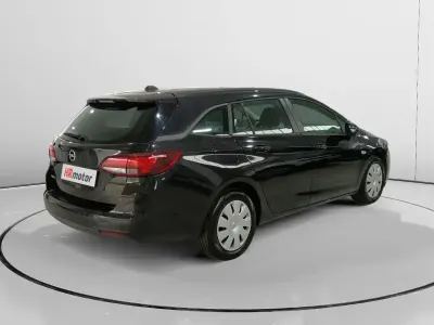 Usado Opel Astra Business 122 CV (89 kW) 2020 Negro Familiar