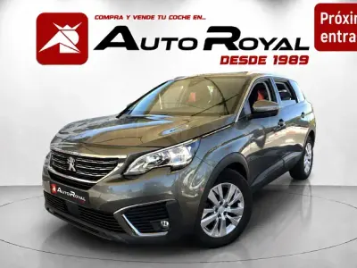 Usado Peugeot 5008 Active 130 CV (95 kW) 2018 Gris SUV