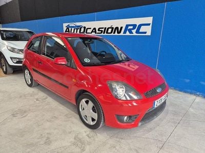 Usado Ford Fiesta Ambiente 68 CV (50 kW) 2008 Rojo Utilitario