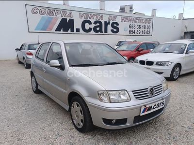 Usado VW Polo Trendline 100 CV (73 kW) 2001 Gris / plata Berlina