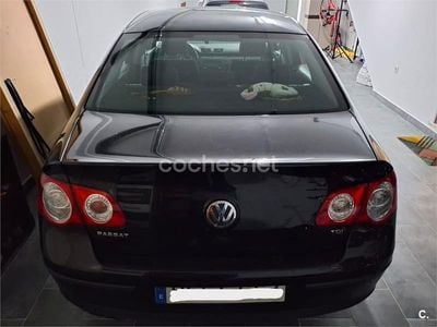 Usado VW Passat Edition 110 CV (80 kW) 2010 Negro Berlina