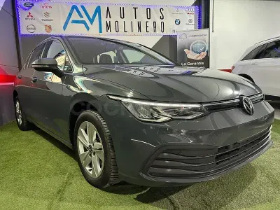 Usado VW Golf VIII Life 110 CV (80 kW) 2022 Gris / plata Berlina