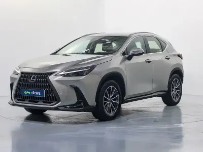 Usado Lexus NX350h Business Edition 242 CV (177 kW) 2022 Gris / plata SUV