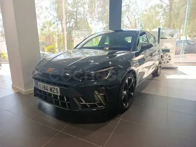 Usado Cupra Leon 150 CV (110 kW) 2025 Azul Berlina