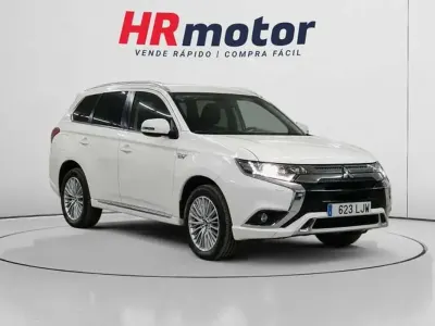 Usado Mitsubishi Outlander P-HEV Motion 224 CV (164 kW) 2020 Blanco SUV