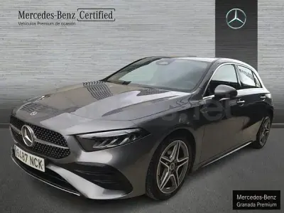 Usado Mercedes A180 136 CV (100 kW) 2025 Gris / plata Berlina