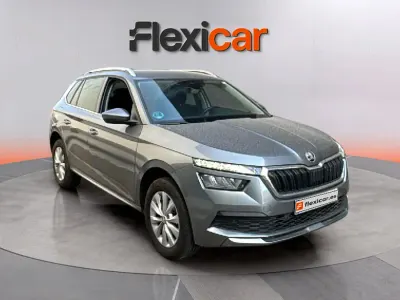 Usado Skoda Kamiq Ambition 110 CV (80 kW) 2022 Gris SUV