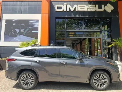 Usado Toyota Highlander Advance 246 CV (180 kW) 2022 Gris / plata SUV