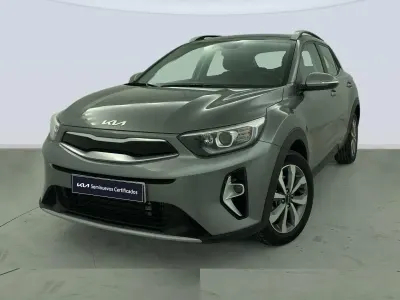 Usado Kia Stonic 101 CV (74 kW) 2025 Gris SUV