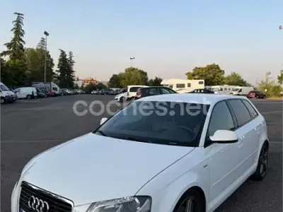 Usado Audi A3 Sportback Attraction 140 CV (102 kW) 2010 Blanco Utilitario