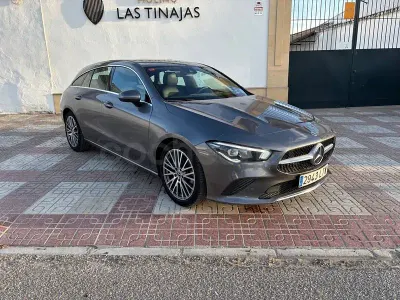 Usado Mercedes CLA220 Shooting Brake 190 CV (139 kW) 2022 Gris / plata Familiar