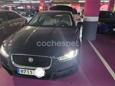 Usado Jaguar XE Portfolio 180 CV (132 kW) 2015 Azul Berlina