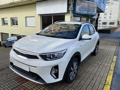 Usado Kia Stonic 84 HP (61 kW) 2022 Branco SUV