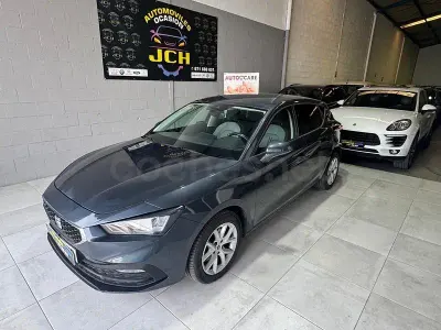Usado Seat Leon Style 150 CV (110 kW) 2021 Gris / plata Berlina