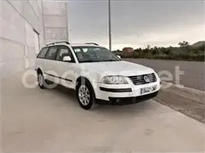 Usado VW Passat Comfortline 130 CV (95 kW) 2003 Blanco Familiar