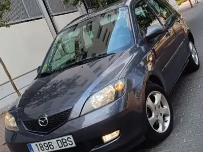 Usado Mazda 2 Sportive 100 CV (73 kW) 2004 Gris / plata Utilitario