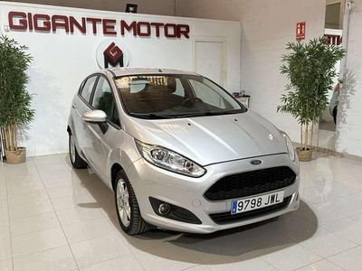 Gris / plata Usado 2017 Ford Fiesta Trend Utilitario | 8950 € (Precio justo)